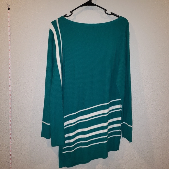 Asymmetrical-Hem Striped Tunic Sweater - Picture 3 of 6